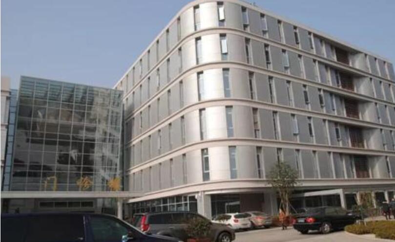 道门口皮肤科医院停车场